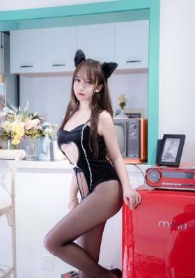 总裁晚上含着秘书H_青苹果乐园免费高清观看