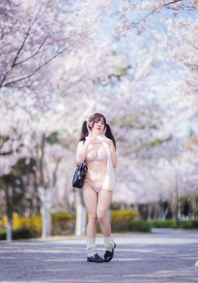 女王踩踏免费社区_1080在线播放观看