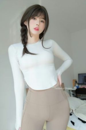 手伸进内裤摸屁股吻胸视频_无广告免费播放高清电影