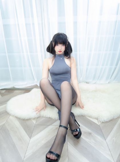 娇妻4p被3个男人伺候视频_英文版字幕